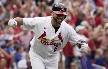 VIDEO | Pujols se sigue acercando a la histórica marca de los 700 cuadrangulares