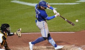 VIDEO | Bichette desempata con doble; Azulejos vencen a Piratas