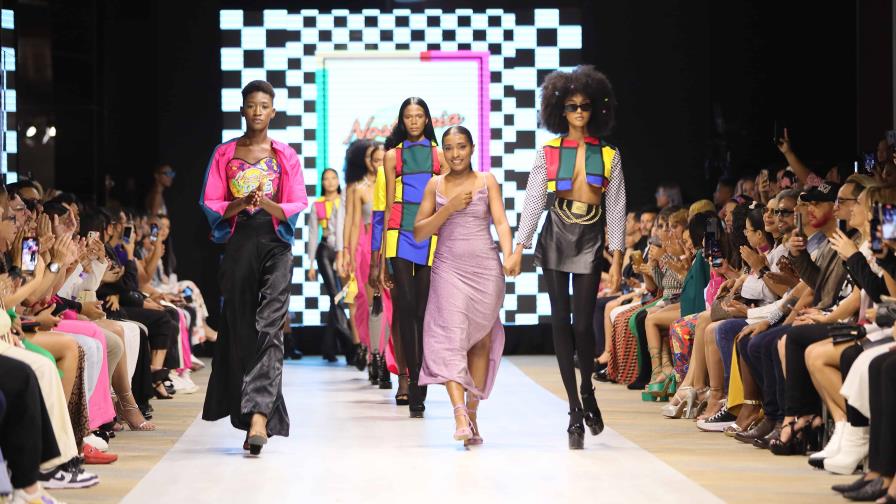 La novel Denisse Morel se remonta a los 90 en el RD Fashion Week La novel Denisse Morel se remonta a los 90 en el RD Fashion Week