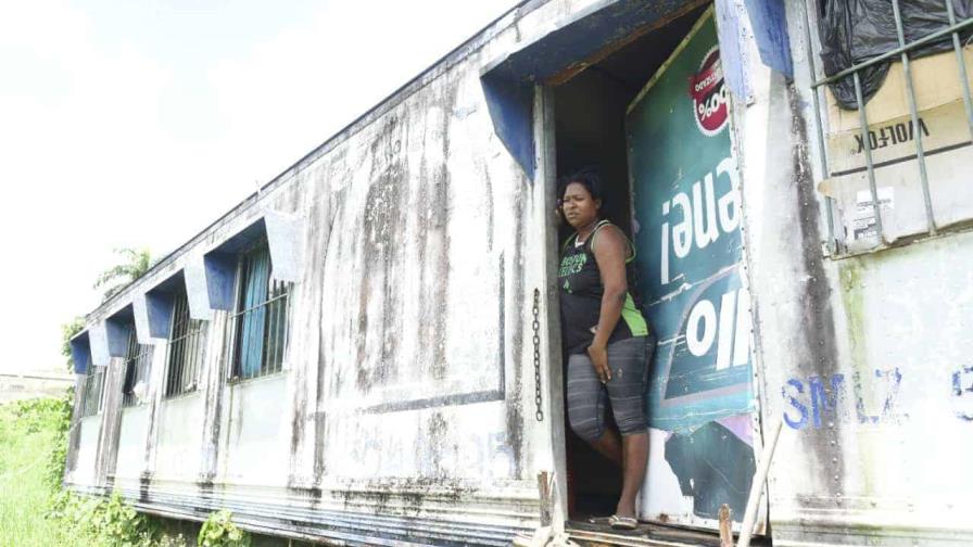 Tras denuncias, Migración interviene construcción de escuela ocupada por haitianos