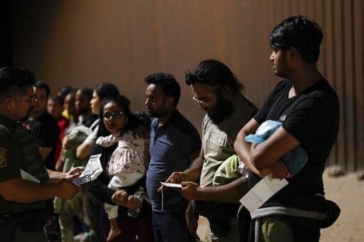 Autoridades observa cambio drástico en el tipo de migrantes que cruzan hacia EEUU desde México