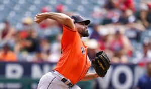 Altuve y Urquidy guían a Astros en la paliza sobre Angelinos