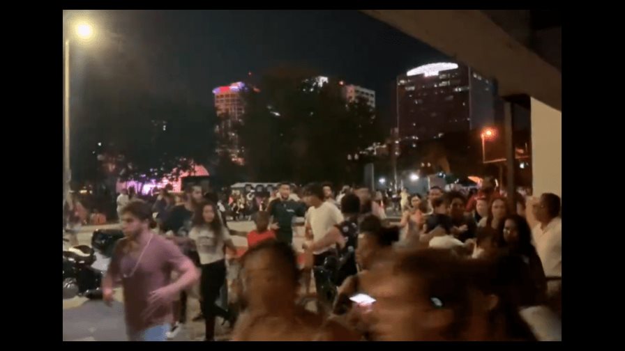 Falsa alarma de tiroteo causa estampida humana en un cine de Florida