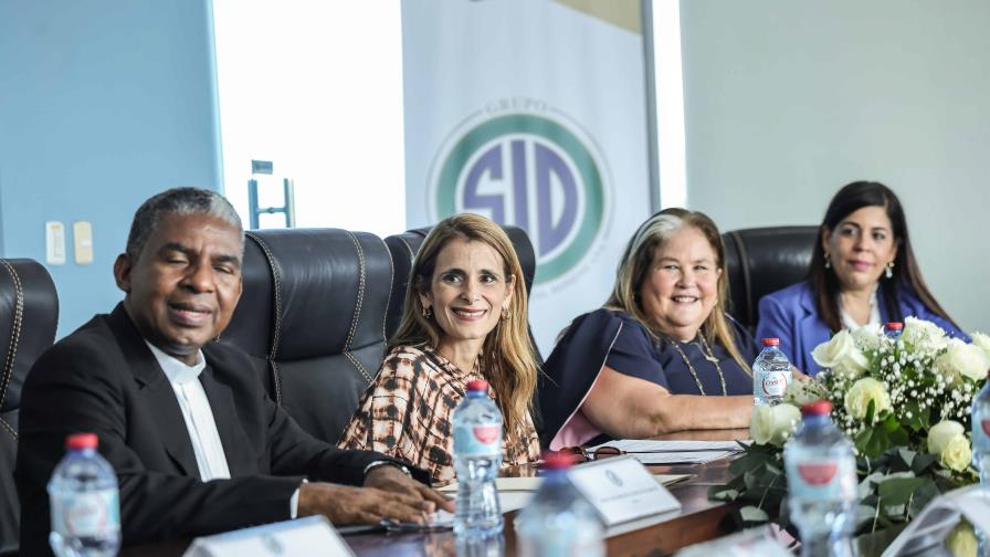 Grupo SID otorga becas de excelencia y facilita pasantías a estudiantes