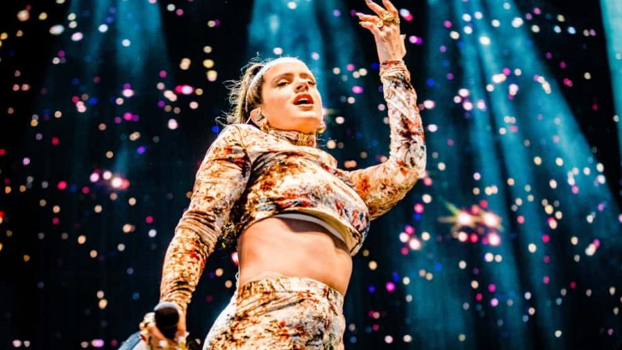 Rosalía se emociona en su show en Argentina