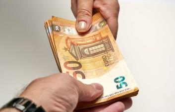 El euro cae a mínimos desde hace veinte años frente al dólar por crisis gas