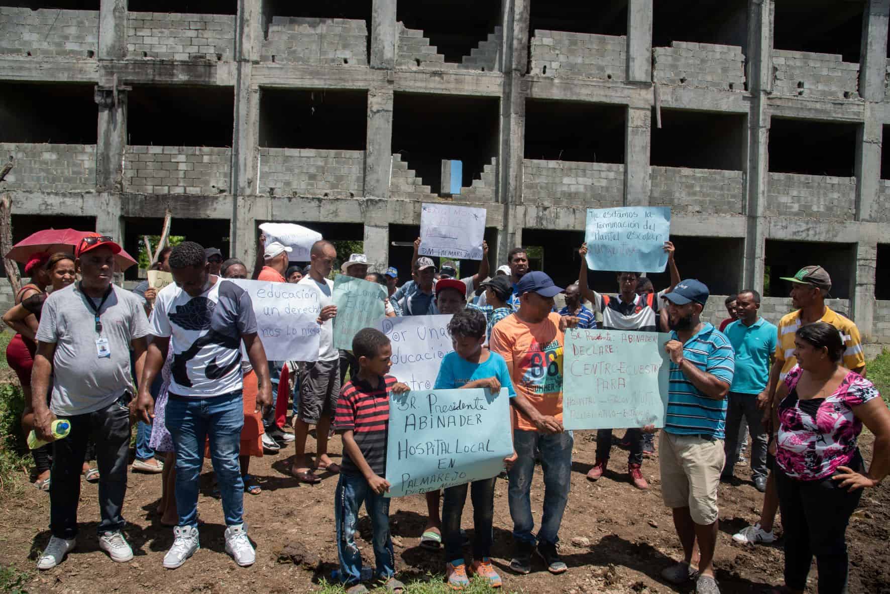 Moradores de Palmarejo protestan por el plantel 