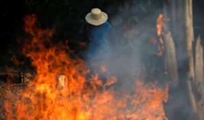 Una masa de humo cubre parte de la Amazon&iacute;a por causa de incendios