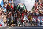 En la Vuelta: Roglic cae cerca de meta pero se acerca a Evenepoel En la Vuelta: Roglic cae cerca de meta pero se acerca a Evenepoel