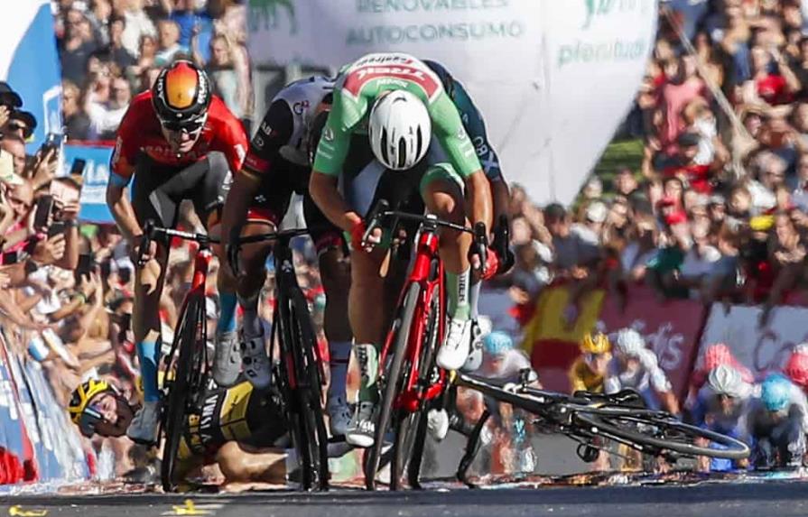 En la Vuelta: Roglic cae cerca de meta pero se acerca a Evenepoel