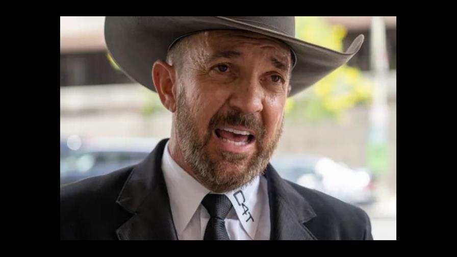 Cesan a funcionario que participó en el asalto al Capitolio