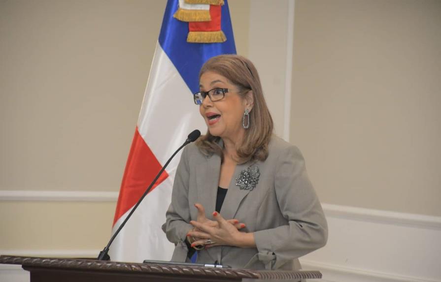 Trayectoria de Olga Lara es reconocida por el Senado de la República Dominicana