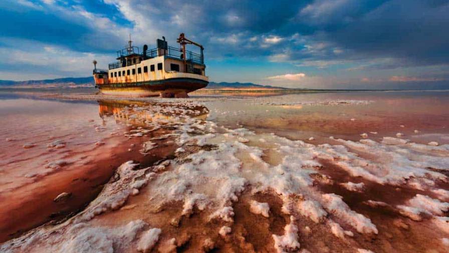 Alertan del peligro de desaparición del lago Urmía en Irán Alertan del peligro de desaparición del lago Urmía en Irán