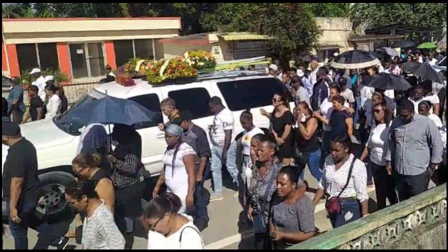 Sepultan restos de la esposa del alcalde de El Valle en Hato Mayor Sepultan restos de la esposa del alcalde de El Valle en Hato Mayor