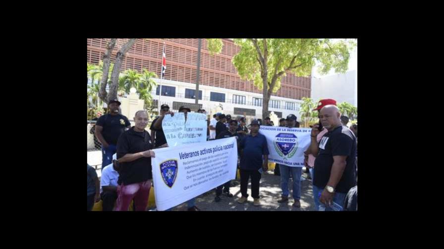 Protestan frente al Congreso Nacional por modificación de las leyes de las Fuerzas Armadas y Policía Nacional