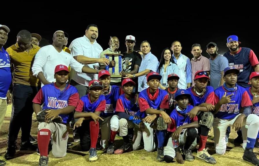 Academia Michel Morla de Nigua gana copa de béisbol infantil
