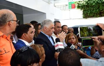 Miguel Vargas: “En lugar de recortar fondos a Educación el Gobierno debe crear bono escolar familiar”