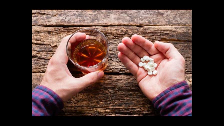 No deberías tomar tus medicamentos con estas bebidas