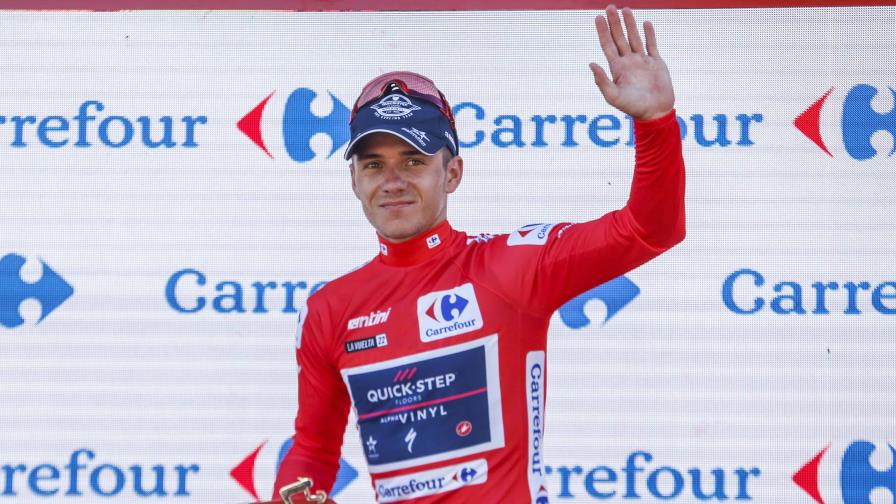 Evenepoel se afianza de líder, Urán gana etapa de la Vuelta