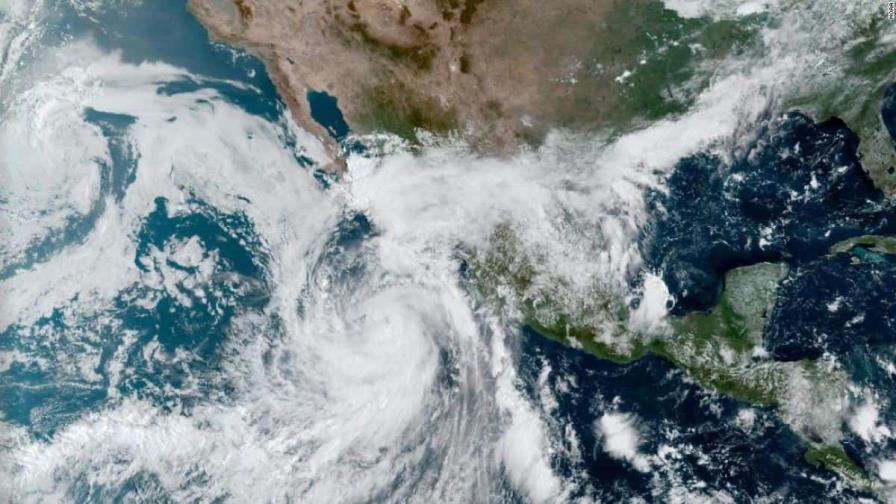 El huracán Kay causa fuertes lluvias sobre Baja California