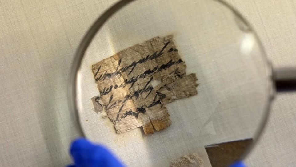 Israel presenta una nota escrita en un papiro de la Edad de Hierro