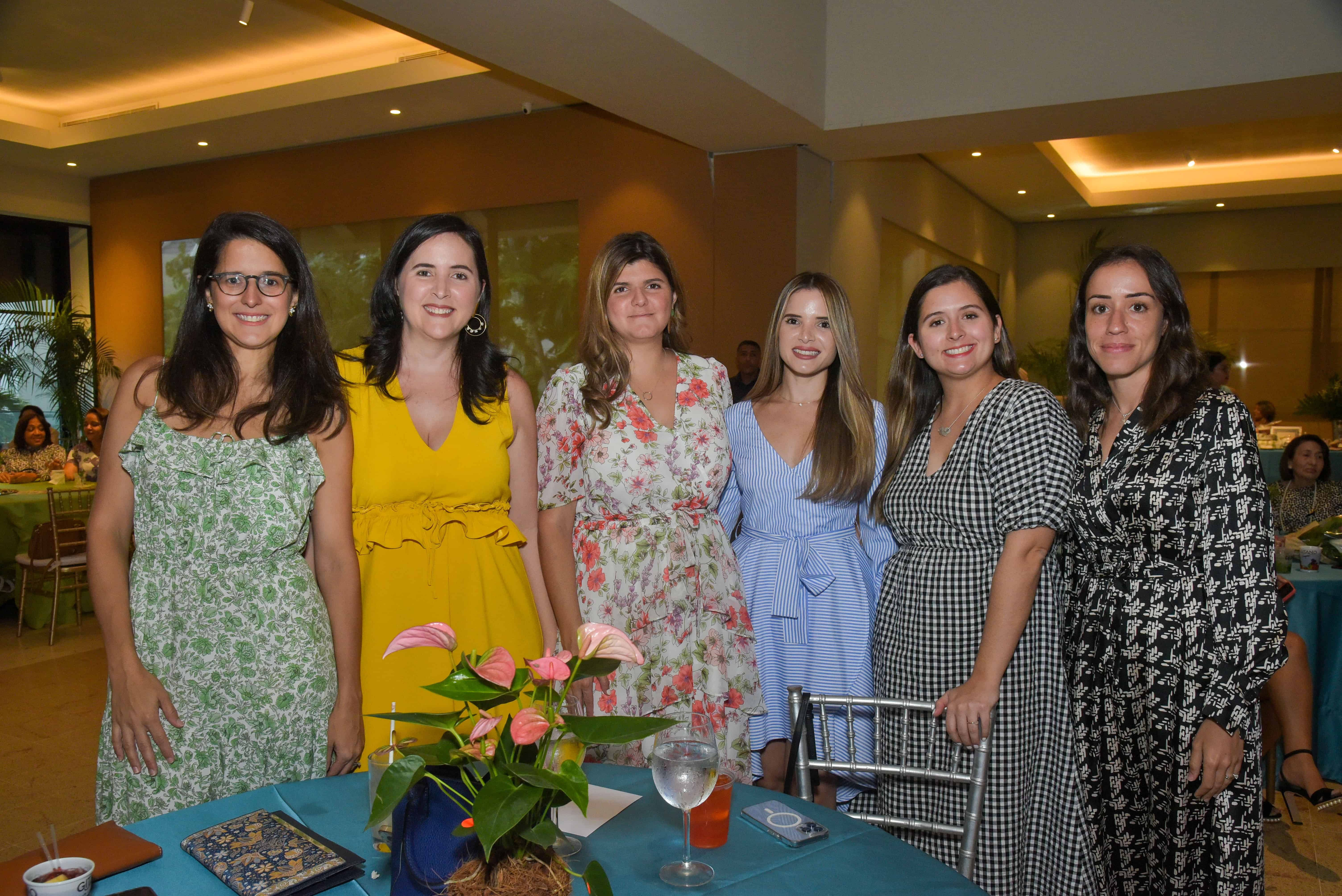 María Fondeur,&nbsp; Nicole Quiñones,&nbsp; Michelle Butler, Marlene Butler y Paola Checo.