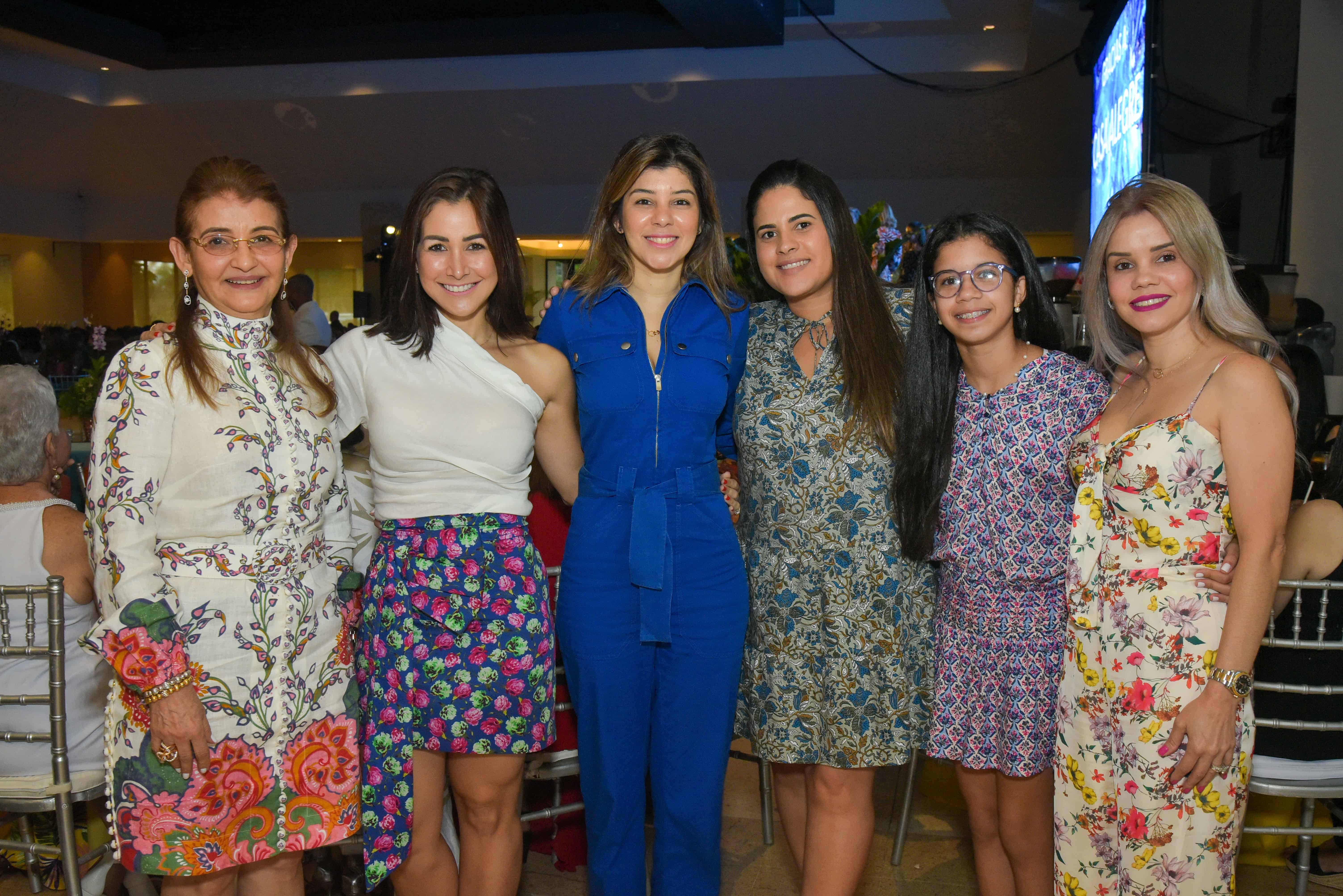 Altagracia Then, Marjorie Franjul, Marlen Valentín, Patricia Nivar, Gaia Bello y Jeanette Valentín.