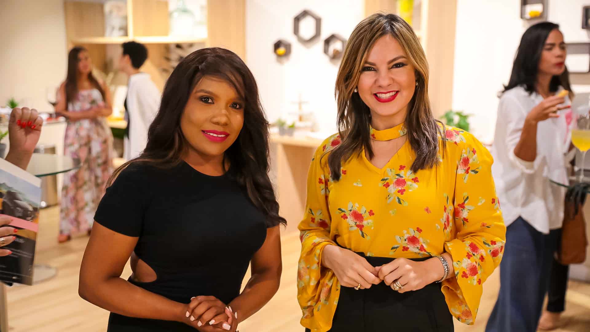 Giselle Castro y Elizabeth Fondeur.