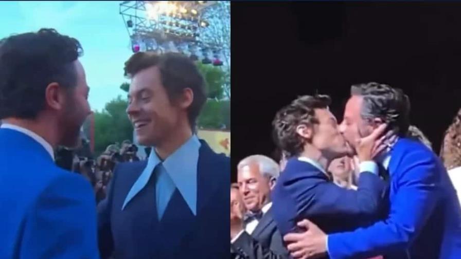Video | Harry Styles besó en la boca a Nick Kroll en el Festival de Venecia