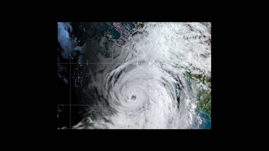 Huracán Kay podría tocar tierra este jueves en Baja California