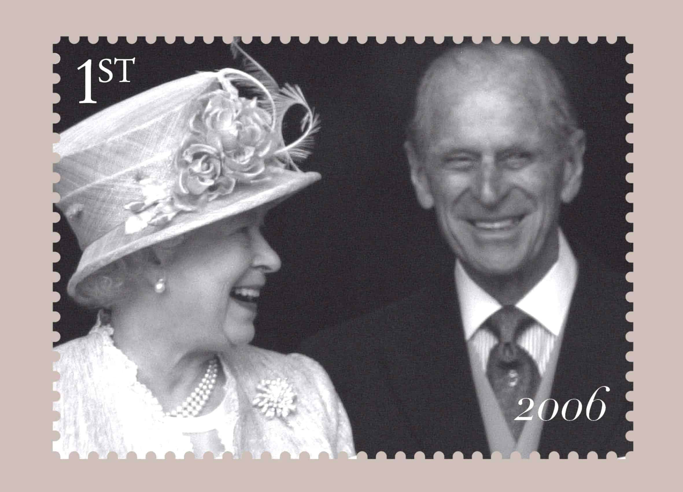 Foto cedida por Correos del Reino Unido para conmemorar el 60 aniversario de la boda de la entonces princesa Isabel y el teniente Mounbatten.