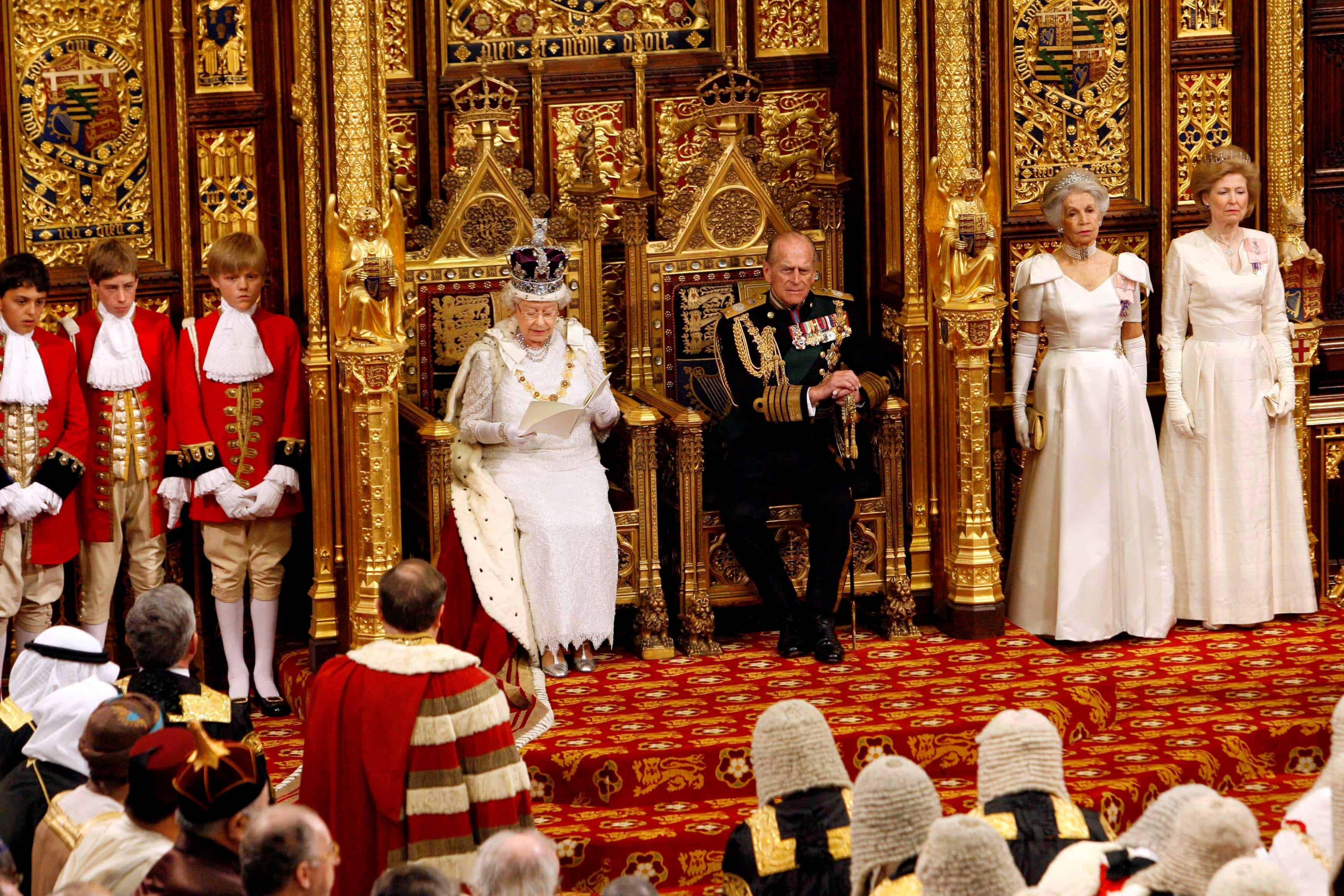 6-11-2007.- La reina Isabel II y el duque de Edimburgo, en la apertura del Parlamento británico.