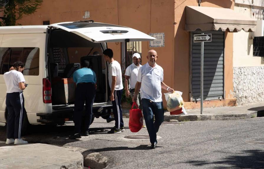 Familias afectadas por incendio en la Ciudad Colonial reciben ayuda