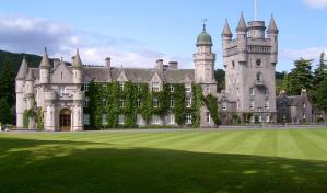 Así es el castillo de Balmoral, la residencia vacacional donde la reina Isabel II está siendo atendida