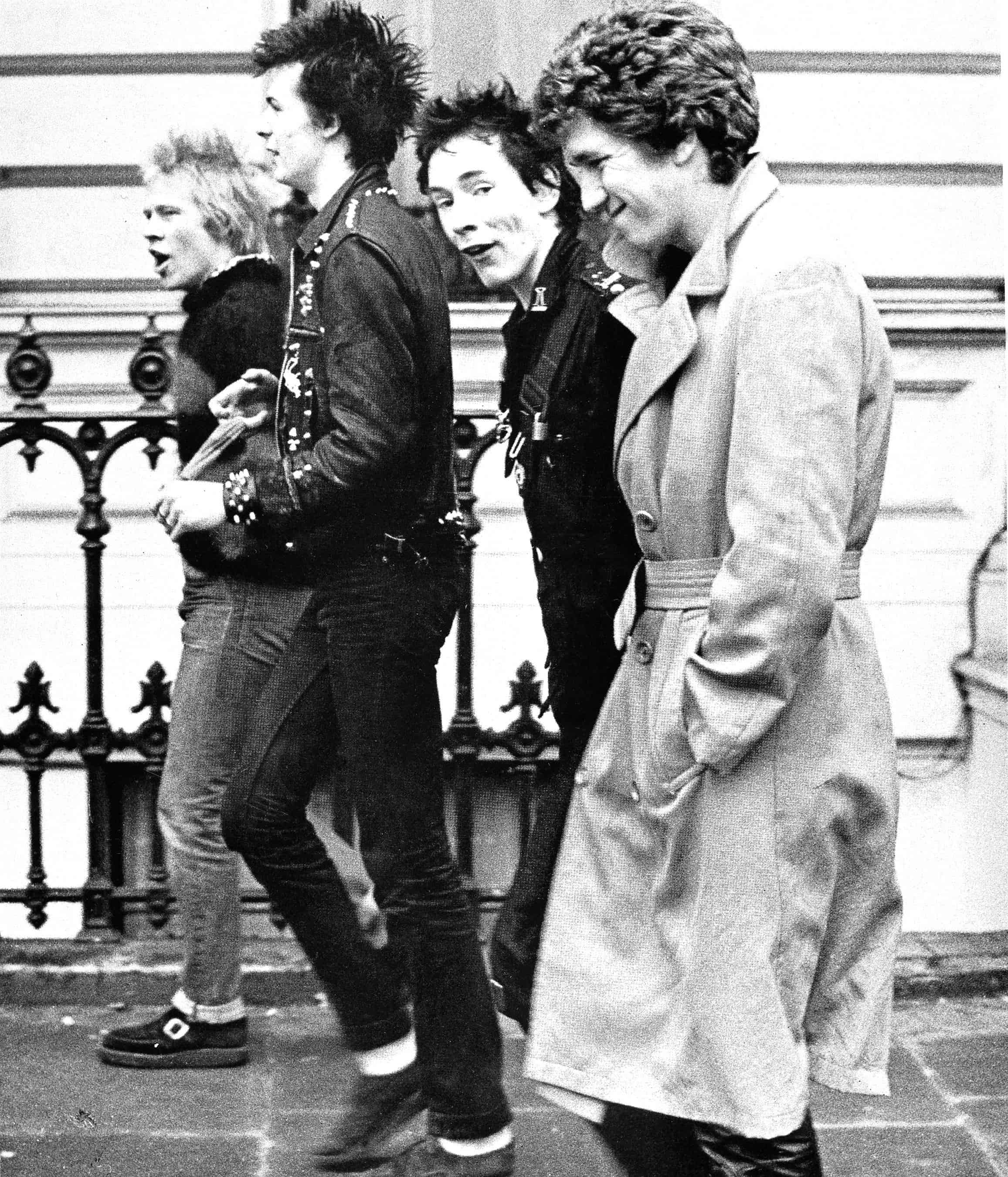 La canción antimonárquica de los Sex Pistols, God Save The Queen, se estrenó justo antes del Jubileo de Plata de Isabel en 1977 y fue prohibida en la televisión británica.