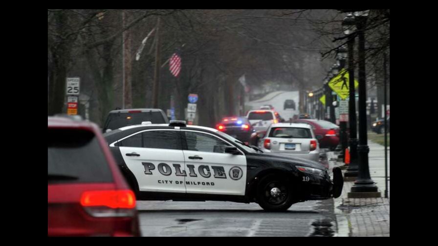 Policía: Hombre conduce por Memphis disparando a personas