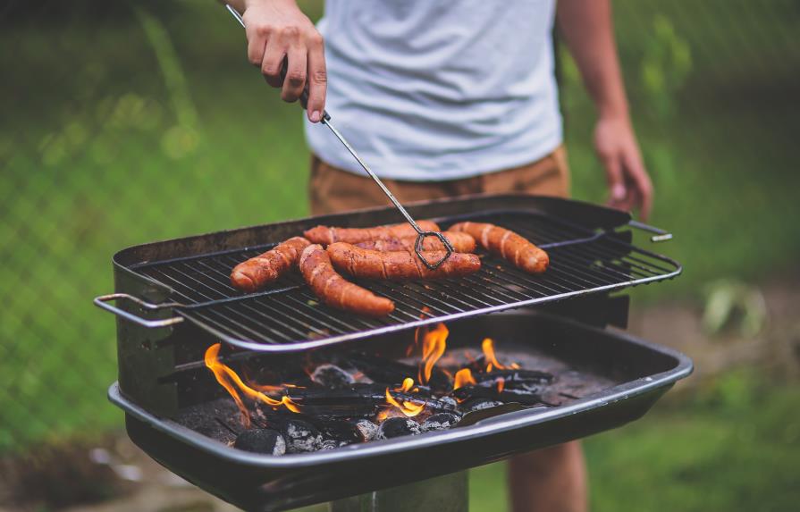 “A los carnívoros y amantes del ‘BBQ’”