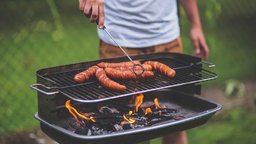 “A los carnívoros y amantes del ‘BBQ’”