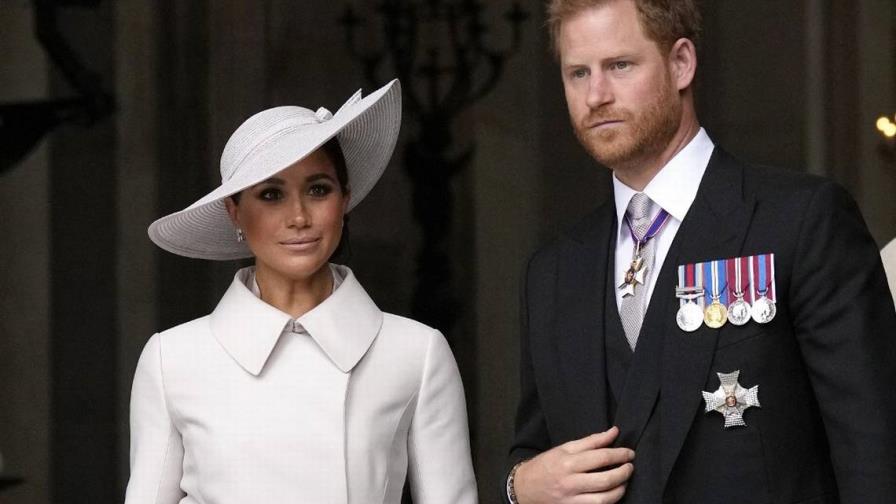El príncipe Harry y Meghan viajan hacia Escocia para estar con la reina Isabel II El príncipe Harry y Meghan viajan hacia Escocia para estar con la reina Isabel II