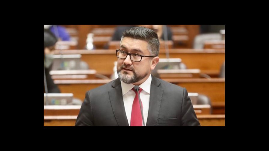 Presentan moción de censura contra ministro de Transportes de Perú