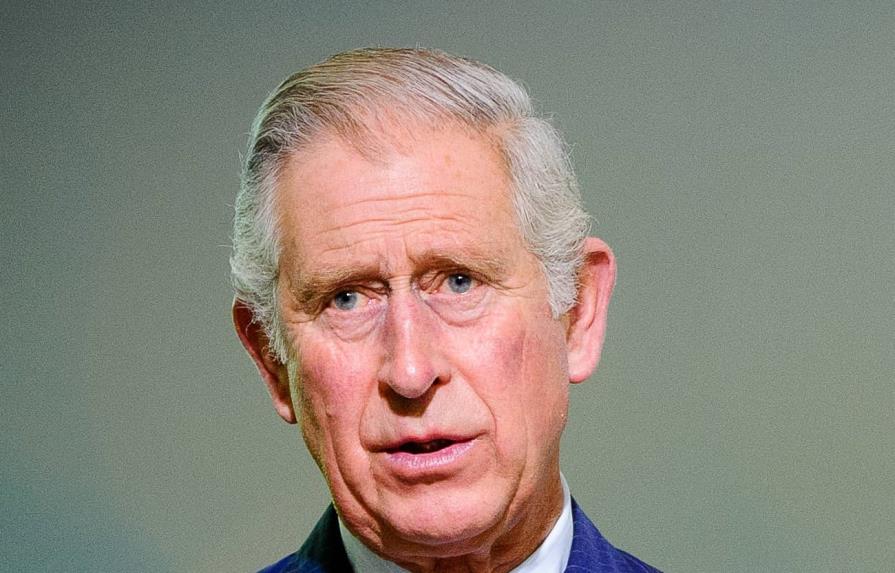 Príncipe Carlos pasa a ser el rey tras muerte de la reina Isabel II