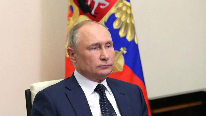 Cargos públicos rusos acusan a Putin de traición por intervención en Ucrania