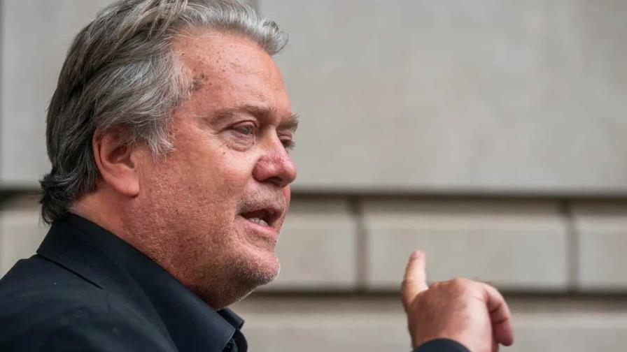 El ultraderechista y aliado de Trump, Stephen Bannon, se entrega a la Fiscalía de NY
