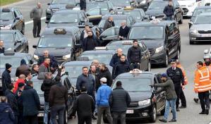Cientos de taxistas de diferentes países piden en Bruselas poner coto a Uber