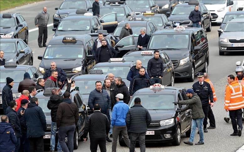 Cientos de taxistas de diferentes países piden en Bruselas poner coto a Uber
