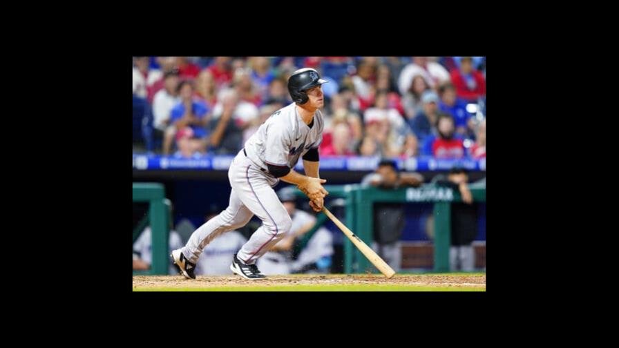 Marlins superan a  Filis con error de 2 bases de Hoskins