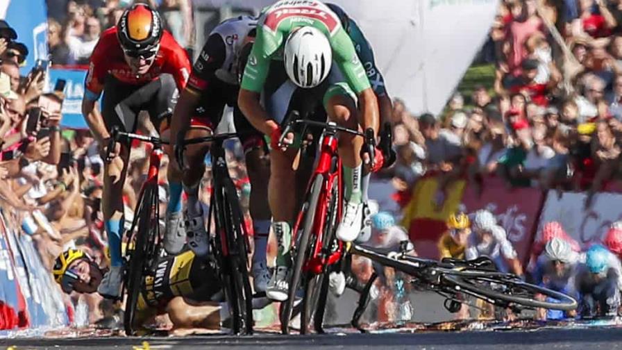 Roglic acusa a Wright de hacerle caer en el accidente que le obligó a retirarse