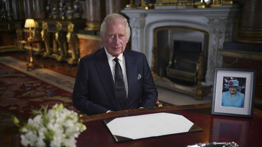 El rey Carlos III promete una vida de servicio El rey Carlos III promete una vida de servicio
