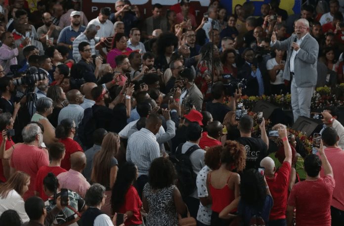 Lula corteja el voto evangélico en manos de Bolsonaro