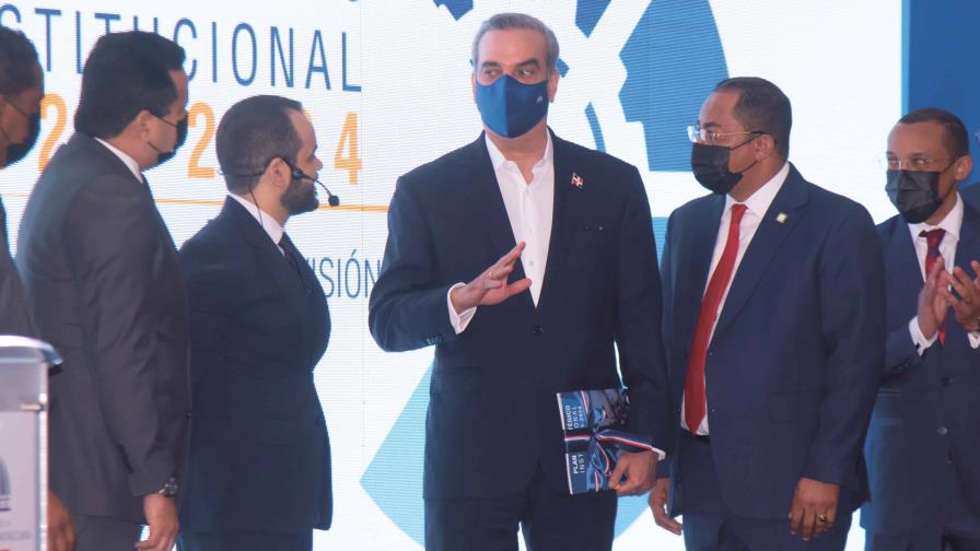 Abinader prohíbe incluir en nómina a funcionarios que no declaren bienes Abinader prohíbe incluir en nómina a funcionarios que no declaren bienes